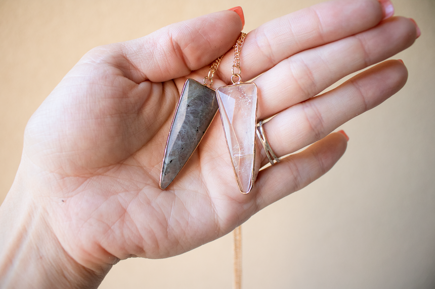 Layered Natural Stone Arrow Pendant Necklace (Two Colors)